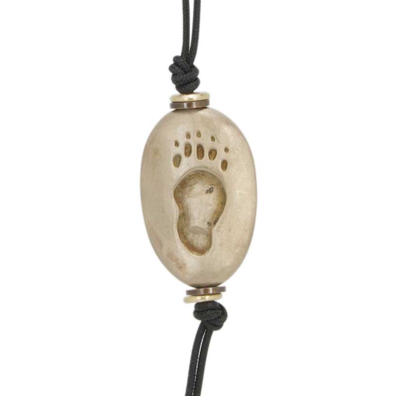 Bear Amulet Zipper Pull : The amulet features a bear sitting peacefully..